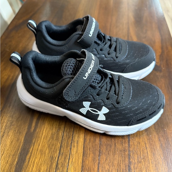 Little boys under armour size 1 - Picture 1 of 6